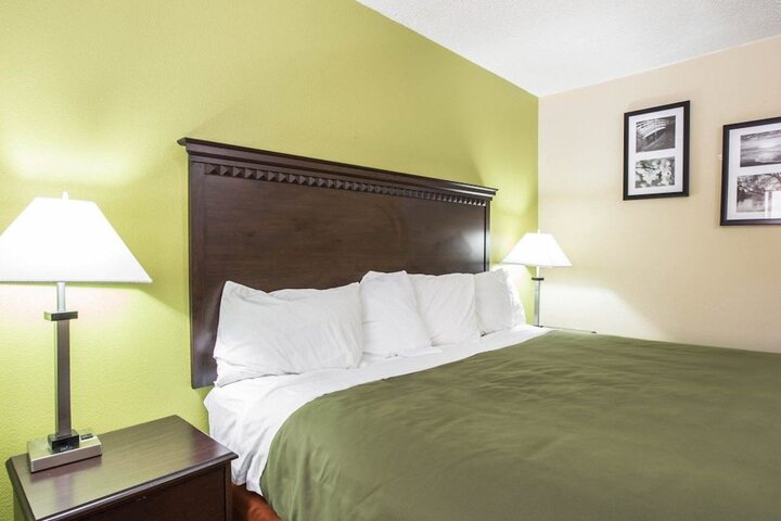 Room 14 of 24