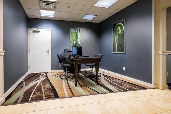 Business Center 14 of 14