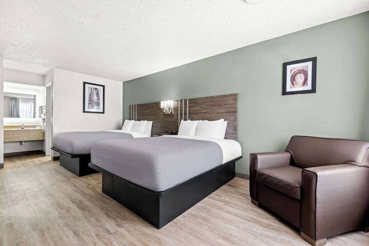 Quality Inn Plainview