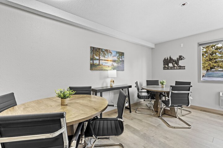 Nisswa Hotel and Suites