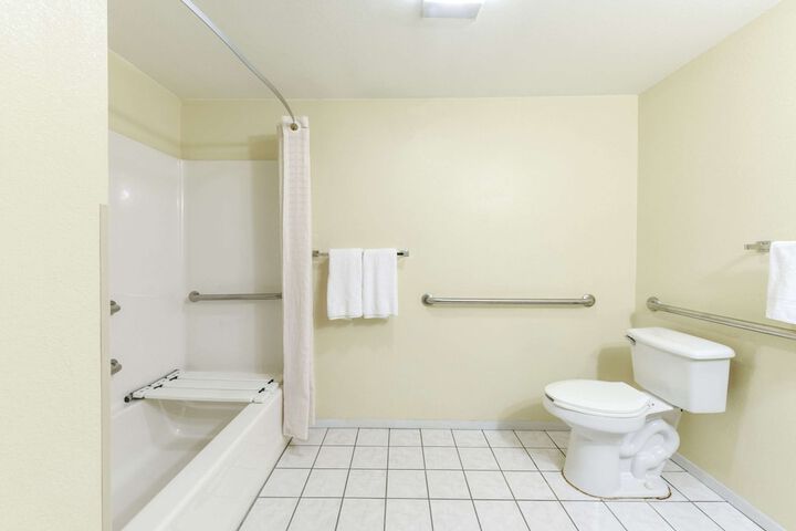 Room 9 of 12