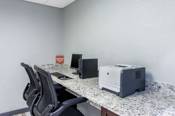 Business Center 36 of 39