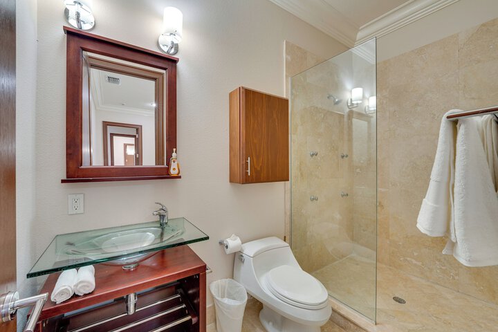 Groveland Home w / Pool: Luxurious Lakefront Oasis!