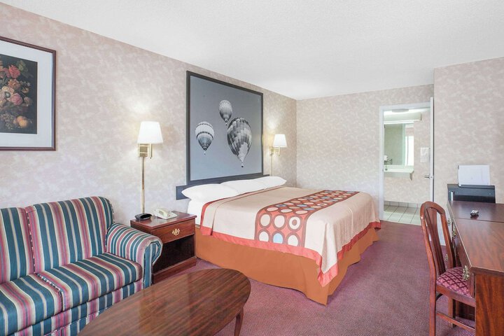 Room 8 of 15