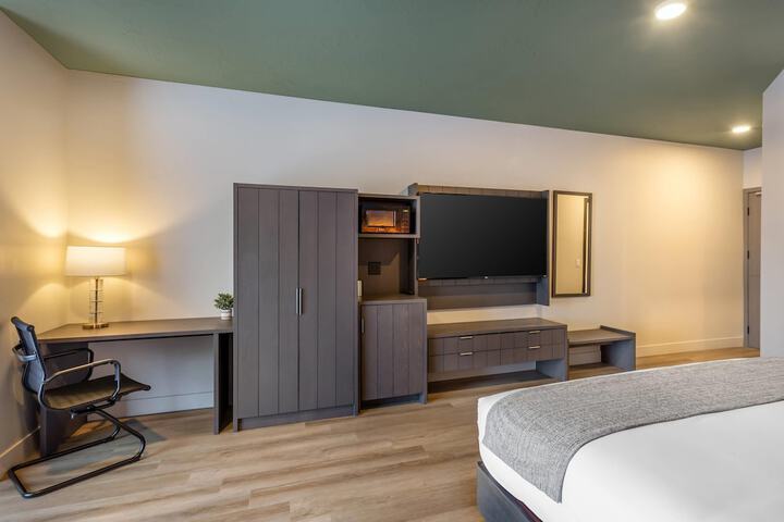 The Valor an Ascend Collection Hotel