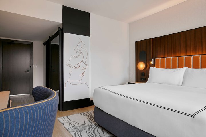 Room 19 of 53