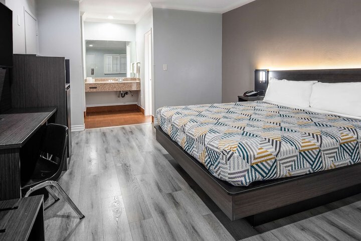 Room 20 of 42