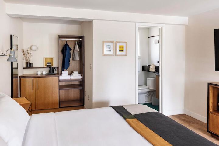 Room 30 of 61