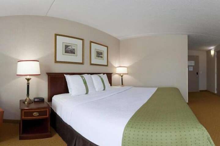 Room 10 of 20