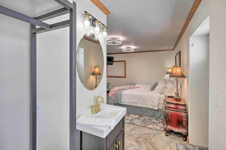 Regal River Retreat in the Heart of Yankton!