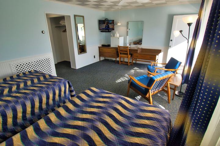 Room 7 of 9
