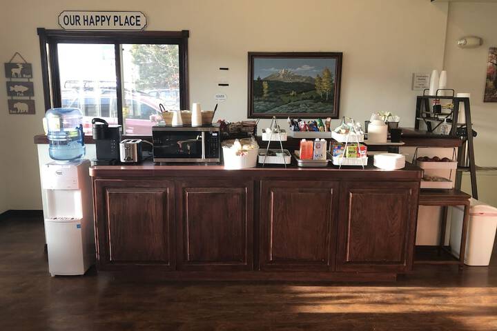 Breakfast/Coffee Service 96 of 132