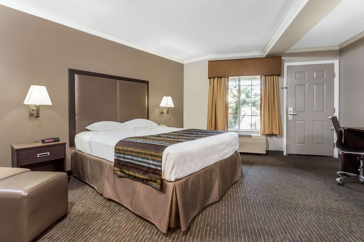 Room 14 of 18