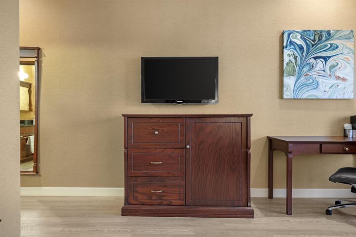 Best Western Plus Fredericton Hotel & Suites