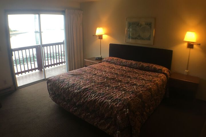 Room 6 of 30