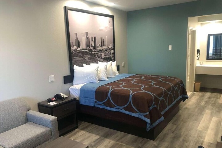 Room 17 of 23