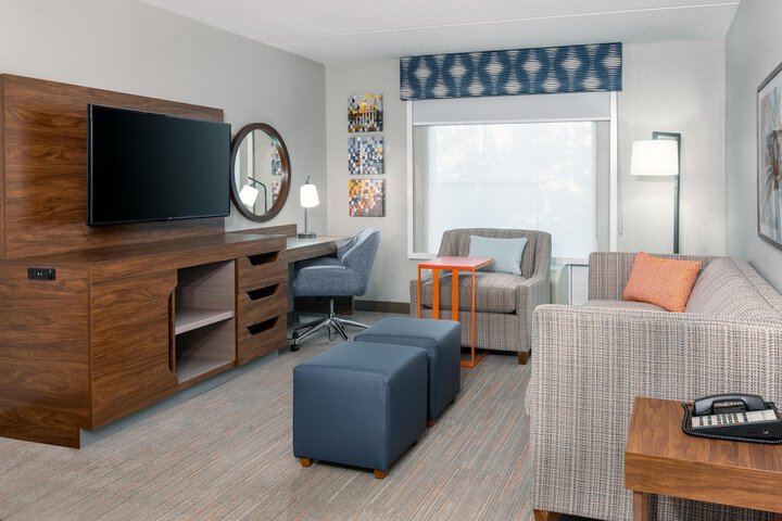 Hampton Inn & Suites Charlottesville-At the University