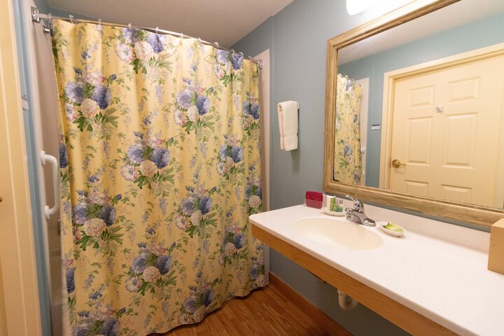 Room 43 of 77