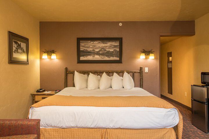 Elk Country Inn