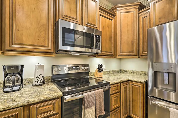 Diamondhead Condo - Marina Pool Access & Golfing!