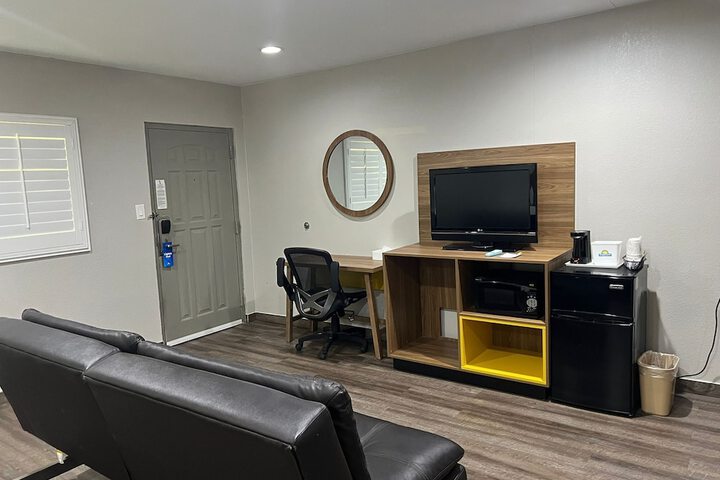 Room 32 of 39