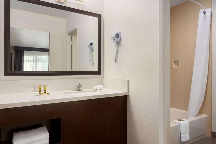 Room 15 of 26