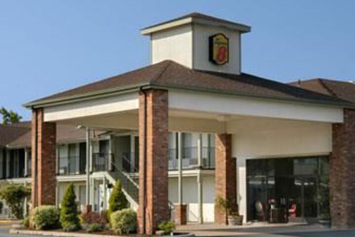 Super 8 by Wyndham Creswell / South Eugene