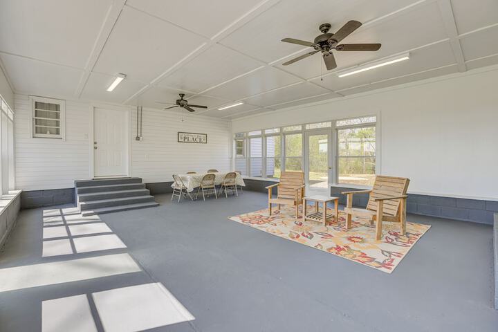 Charming Gadsden Home w / Golf Course Views!