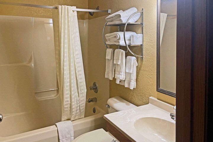 Room 5 of 10