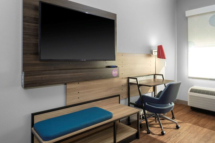 Room 6 of 19