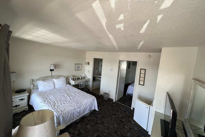Room 11 of 26
