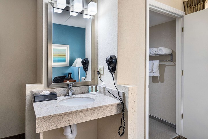 Room 26 of 42
