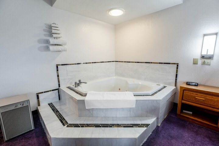 Hot Tub 70 of 73