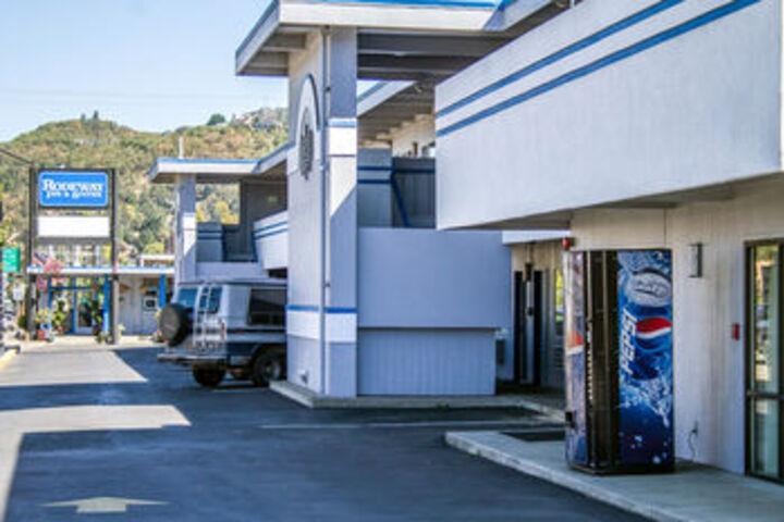 Rodeway Inn & Suites