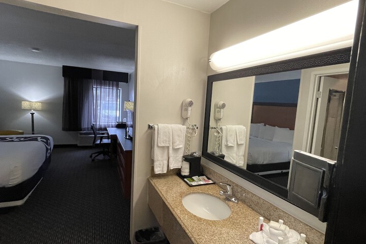 Room 27 of 67