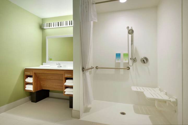 Room 19 of 28