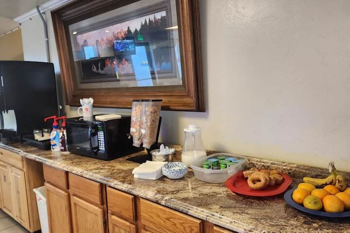 Breakfast/Coffee Service 34 of 46