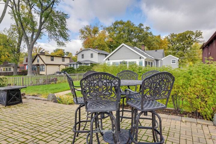 Lakefront Antioch Cottage w / Dock & Gas Grill!