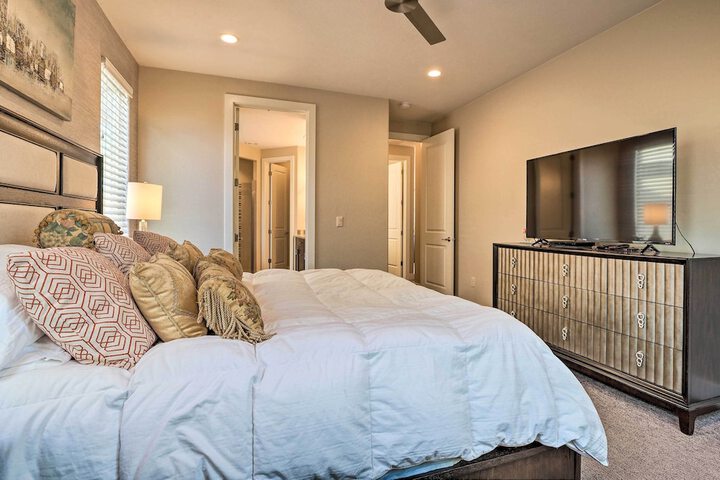 Utah Home w / Pool & Hot Tub Access Mtn Views!