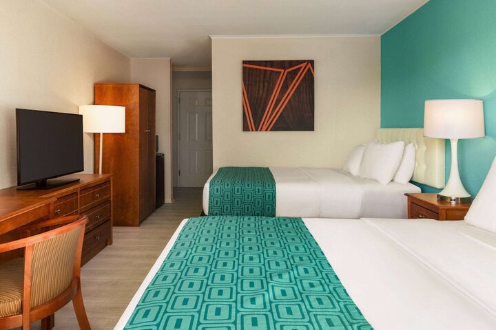 Room 32 of 46