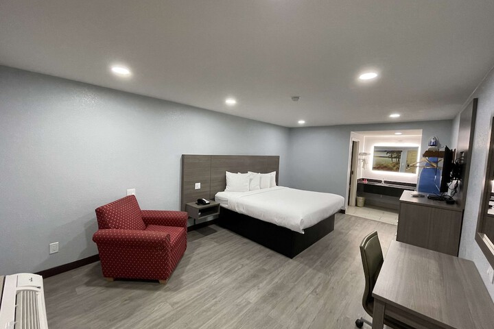 Room 7 of 18