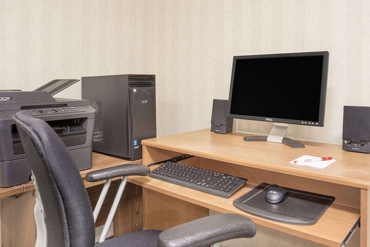 Business Center 34 of 37