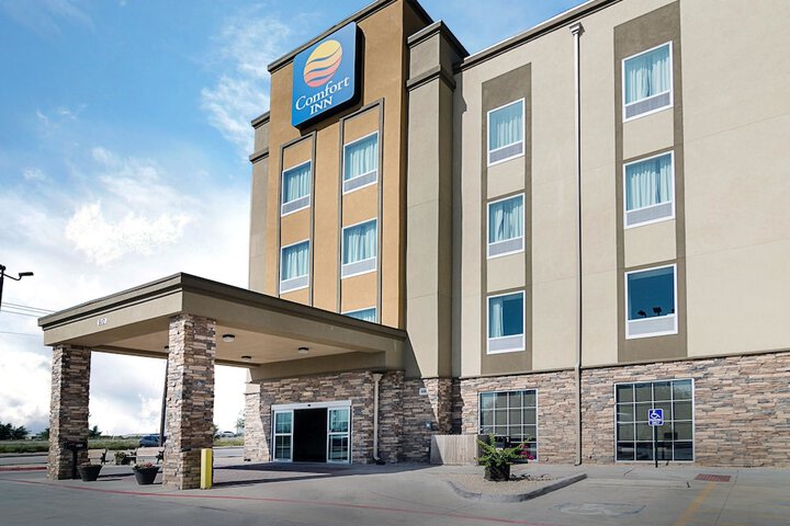 Hotel 2 of 64
