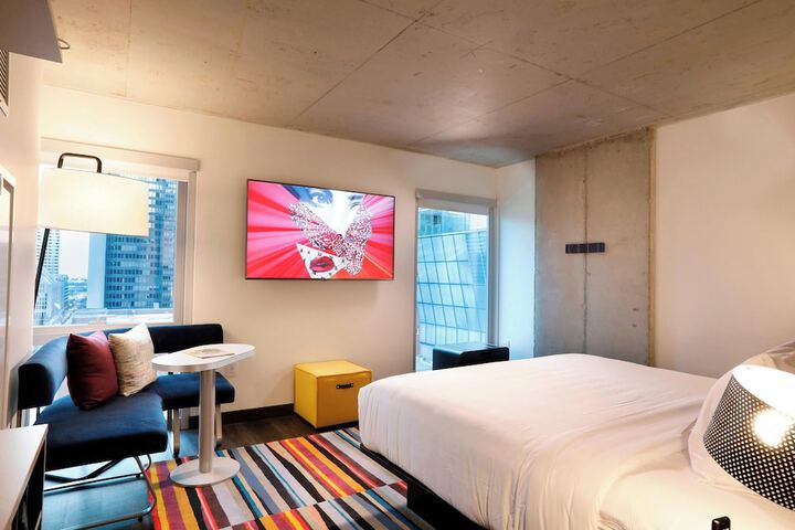 Room 17 of 44