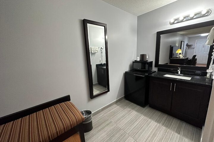 Room 9 of 24