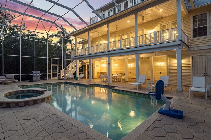 The Palm and Shell Captiva Island Private Luxury Home With Pool hot tub and Beach Access