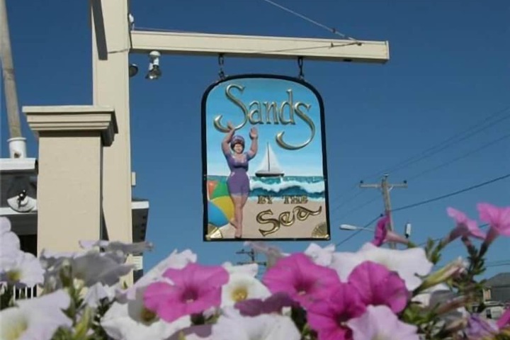 Sands by the Sea Motel