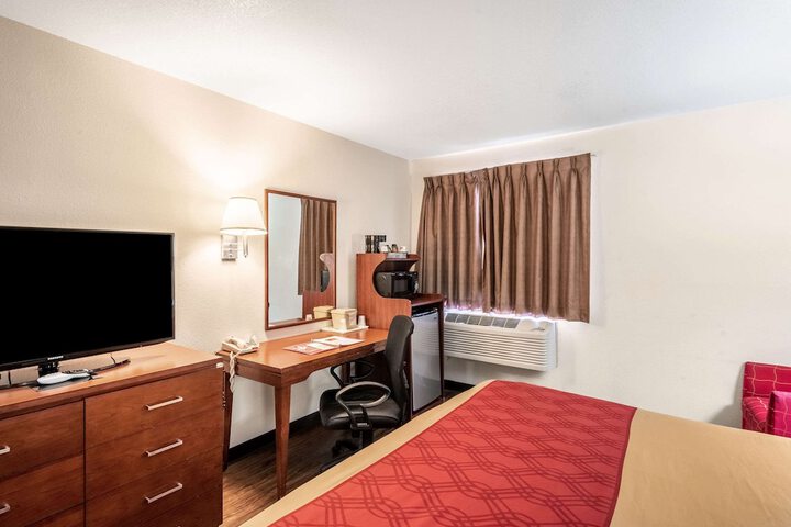 Room 33 of 100