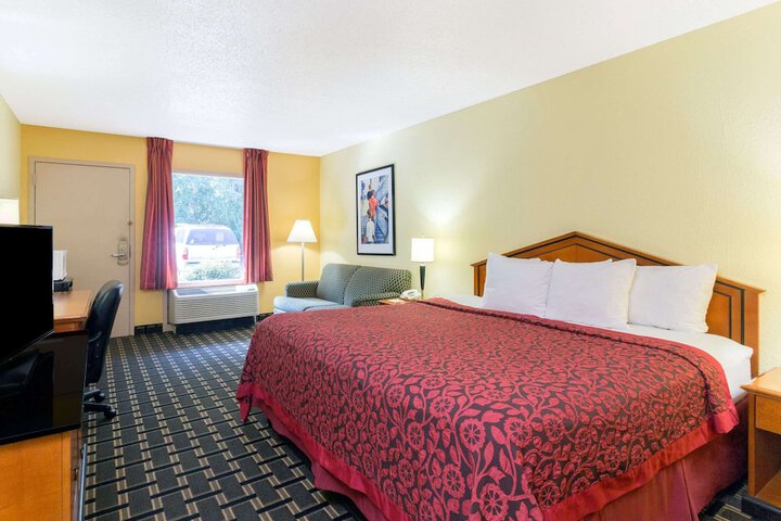 Room 7 of 14