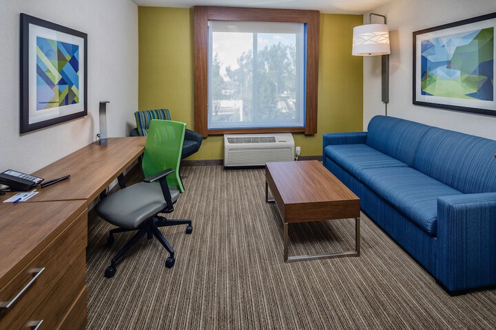 Holiday Inn Express and Suites Modesto by IHG